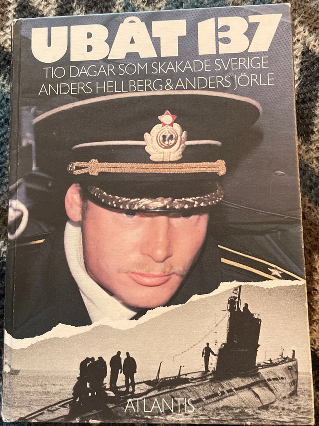 Ubåt 137 : tio dagar som skakade Sverige; Anders Hellberg; 1984