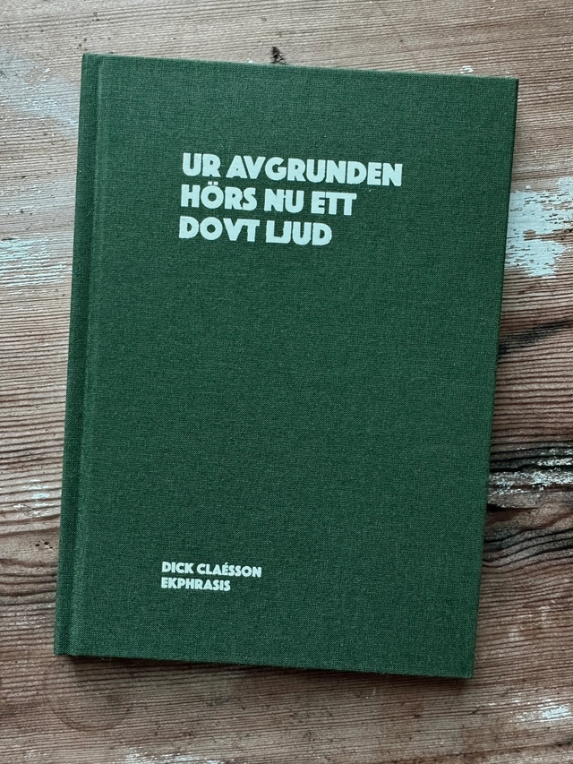 Ur avgrunden hörs nu ett dovt ljud; Dick Claésson; 2025