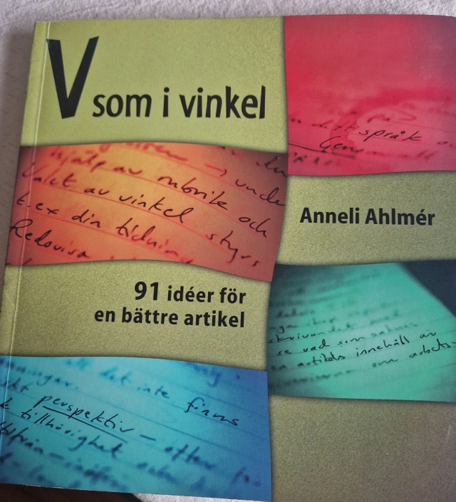 V som i vinkel : 91 idéer för en bättre artikel; Anneli Ahlmér; 1996