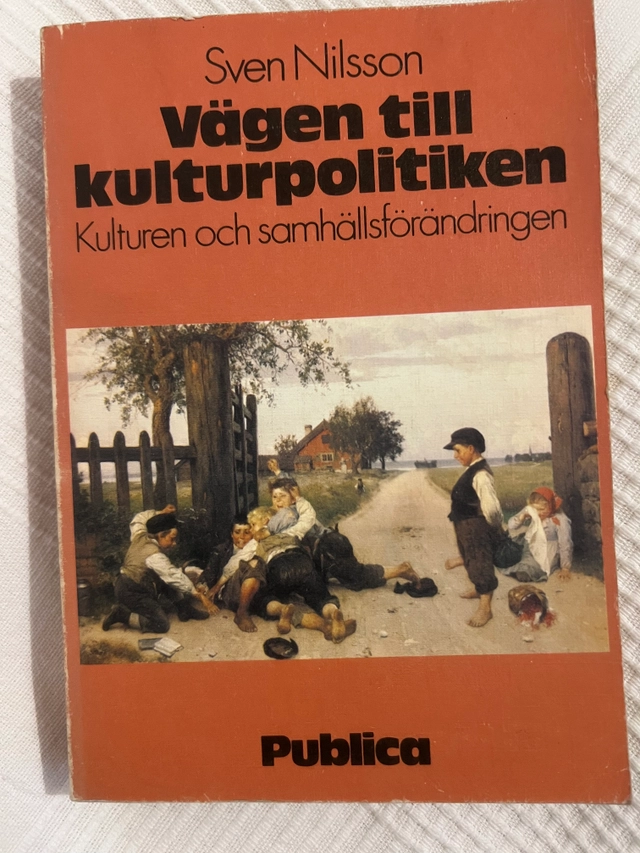Vägen till kulturpolitiken : kulturen och samhällsförändringen; Sven Nilsson; 1984