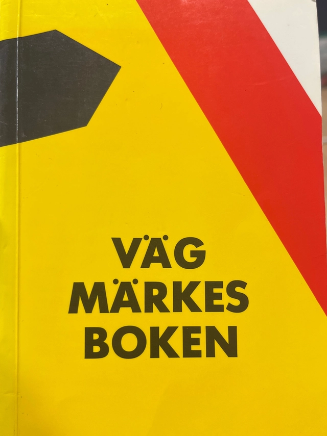 Vägmärkesboken; Edwin Håård, Sverige. Trafiksäkerhetsverket; 1987