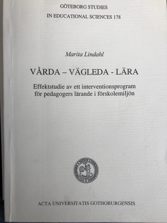 Vårda, vägleda, lära : effektstudie av ett interventionsprogram för pedagogers lärande i förskolemiljön; Marita Lindahl; 2002