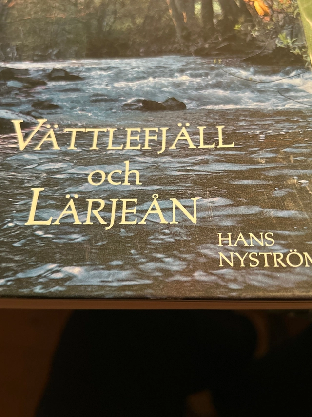 Vättlefjäll och Lärjeån : en bok om naturen i Angered; Hans Nyström; 1990