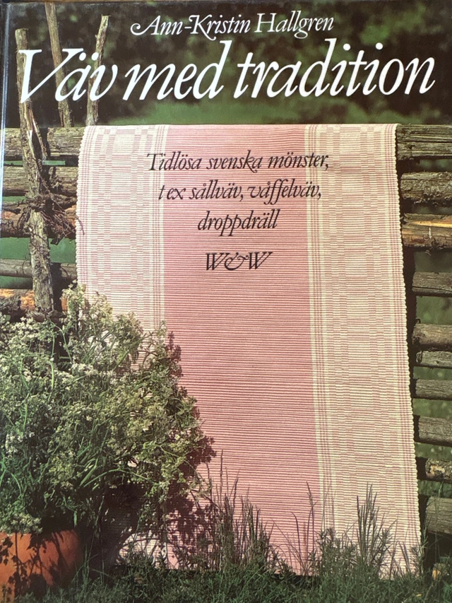 Väv med tradition : [tidlösa svenska mönster, t ex sållväv, våffelväv, droppdräll]; Ann-Kristin Hallgren, Rolf Lind; 1985