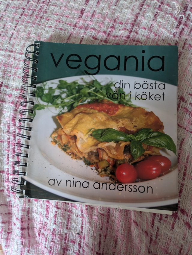 Vegania : din bästa vän i köket; Nina Andersson; 2010