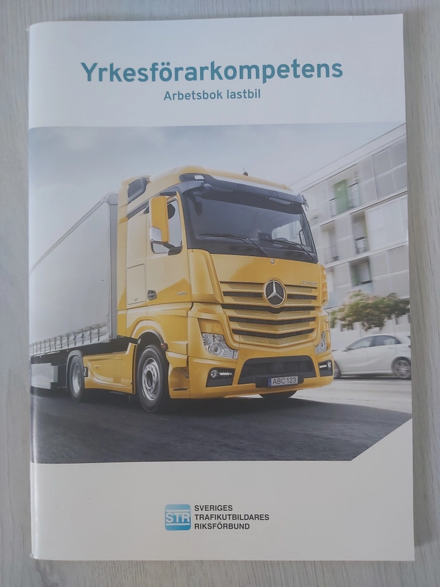 Yrkesförarkompetens Arbetsbok lastbil; Sveriges trafikutbildares riksförbund, Sveriges trafikskolors riksförbund; 2022